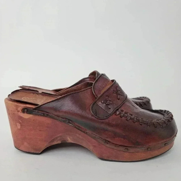 Vintage 70s Wooden Platform Clog Sandals - 6 - Picture 8 of 13